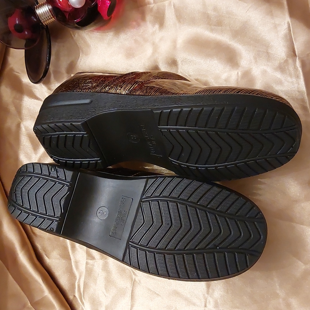 Clogs - Picture 7 of 7